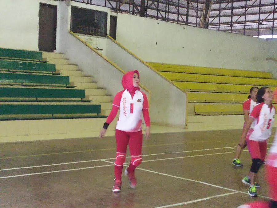 Ibunda Jupe memilih voli untuk menjaga tubuhnya agar tetap fit. ©KapanLagi.com/Nuzulur Rakhmah