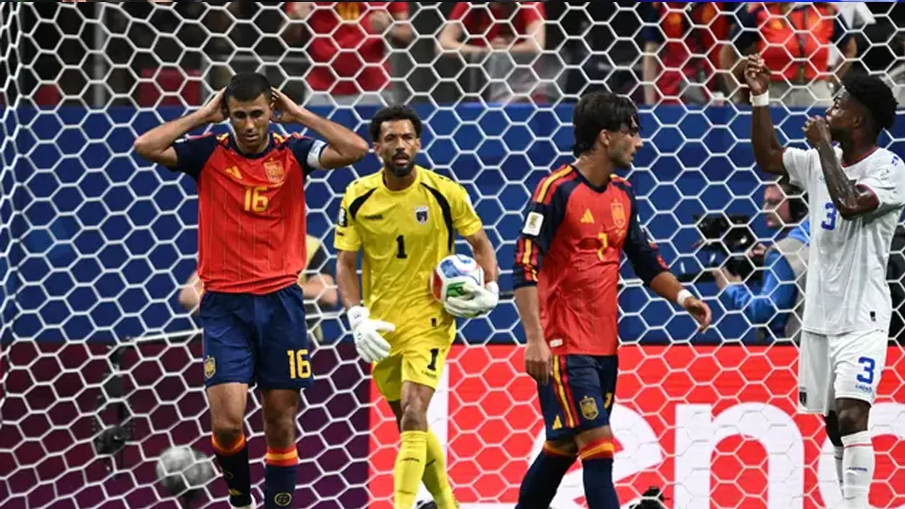 Kiper Cape Verde Vozinha (tengah) tampil luar biasa selama pertandingan Grup H Piala Dunia 2026 antara Spanyol dan Tanjung Verde di Stadion Atlanta, Atlanta, pada 15 Juni 2026. (Roberto SCHMIDT/AFP)