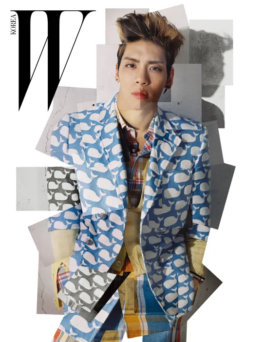 Jonghyun dengan jas bermotif unik. ©soompi.com