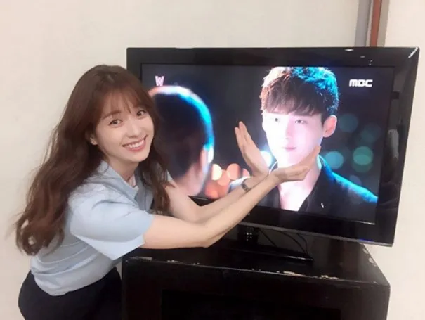 Han Hyo Joo memuja Kang Chul © instagram.com/bhent_official