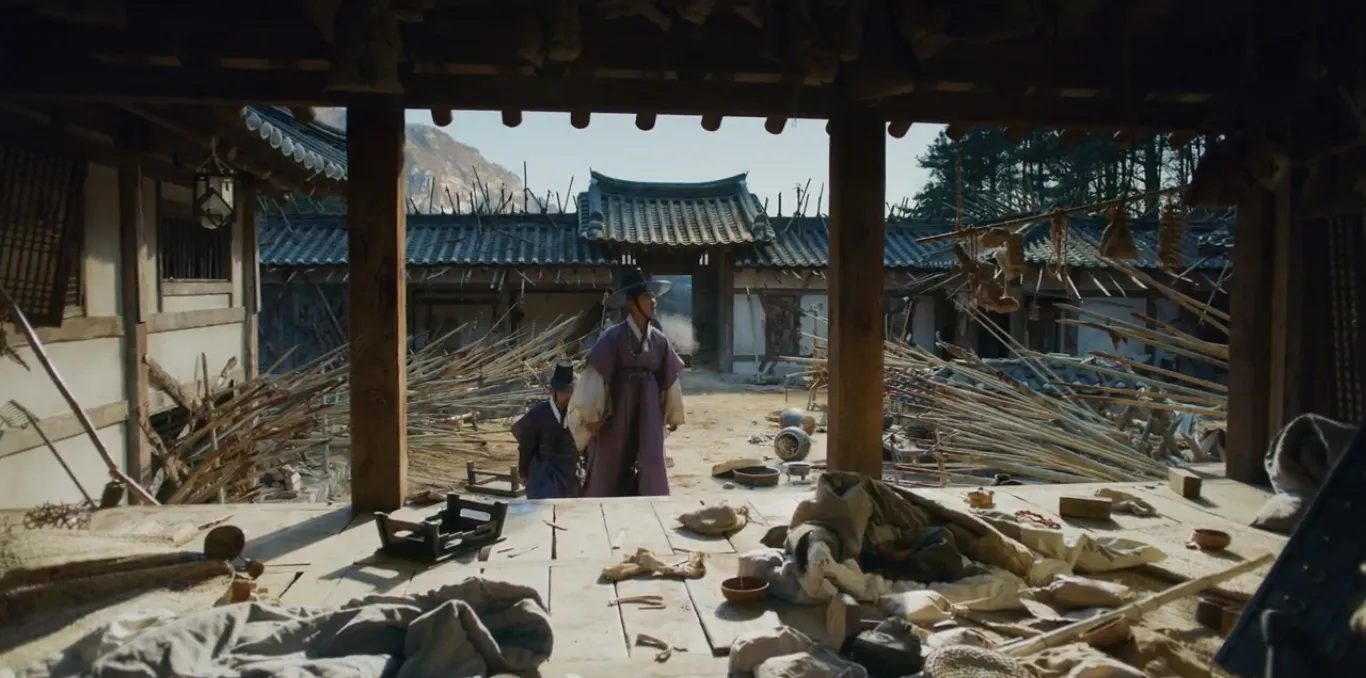 Saat tiba di Dongnae, klinik Jiyulheon sudah penuh darah & mayat © Netflix