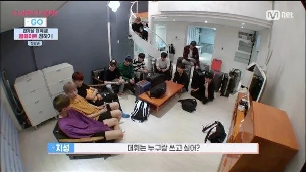Ruang tamu di dorm Wanna One © MNet