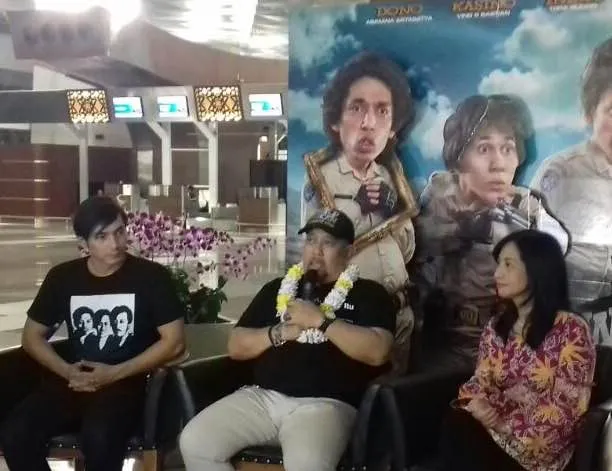 Mewakili orang-orang yang terlibat di 'WARKOP DKI REBORN', Indro Warkop mengaku mereka merasa tersanjung dan terhormat © KapanLagi.com/Abbas Aditya