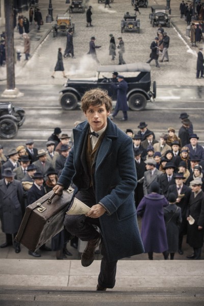 Fantastic Beasts mengambil setting tahun 1962 di New York via Warner Bros