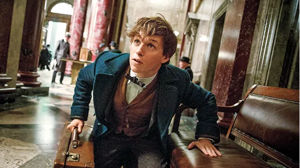 Newt Scamander adalah penulis buku Fantastic Beasts and Where to Find Them di septalogi Harry Potter via Warner Bros