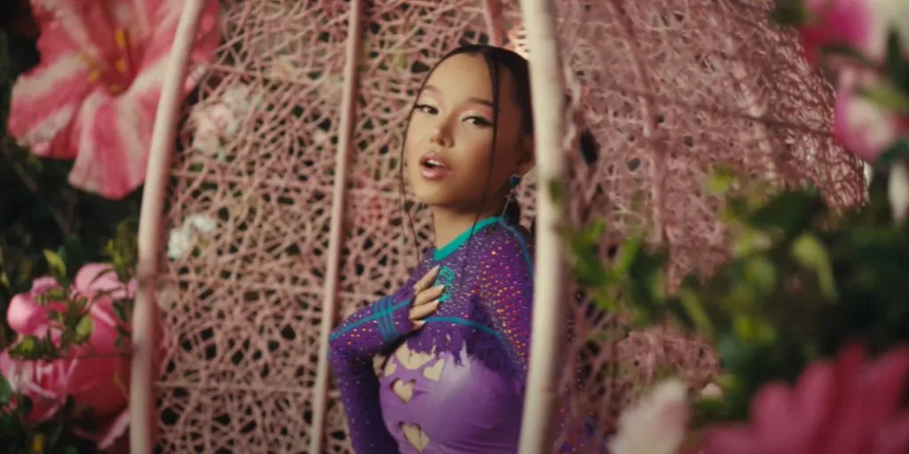 Bella Poarch & Lauv - Crush