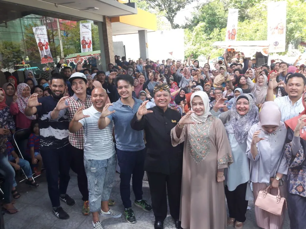 Outlet Cirebon Cinnamon diserbu konsumen © Dokumentasi Pribadi