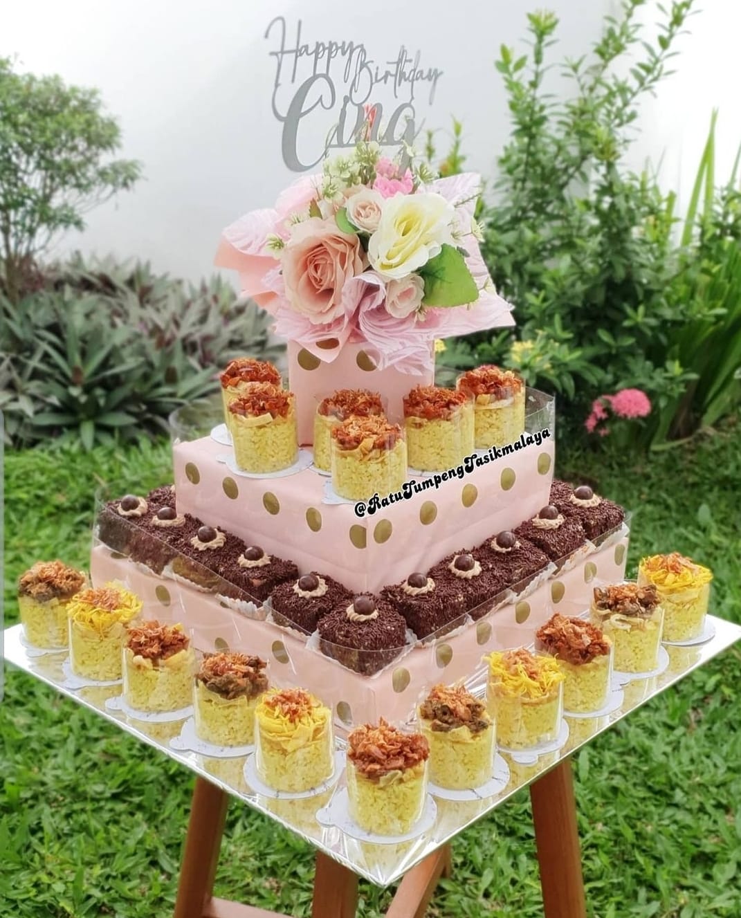 Credit: ManisdanSedap/Ratu Tumpeng Tasikmalayan