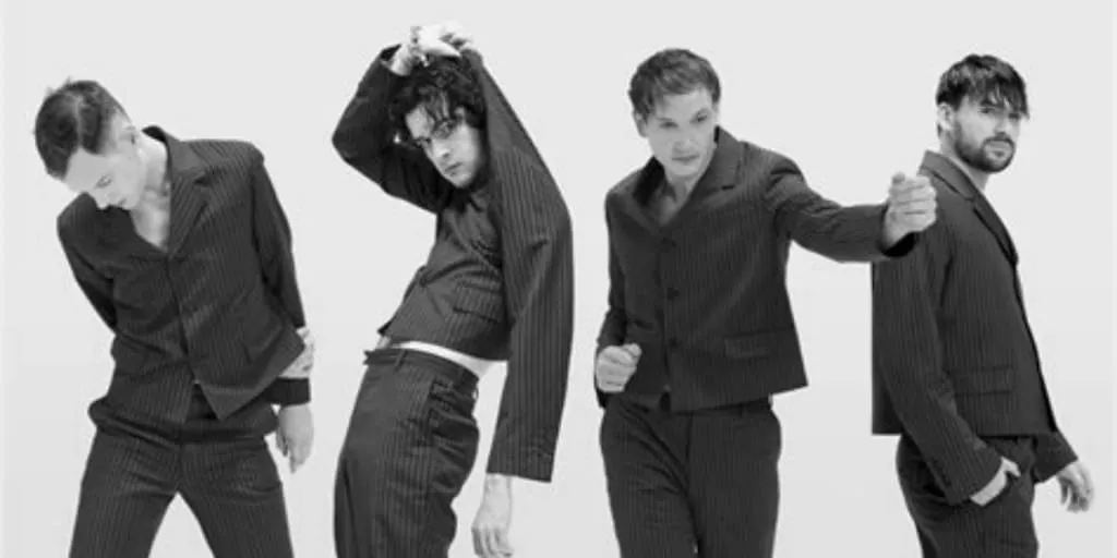 The 1975 - She's American (Terjemahan)