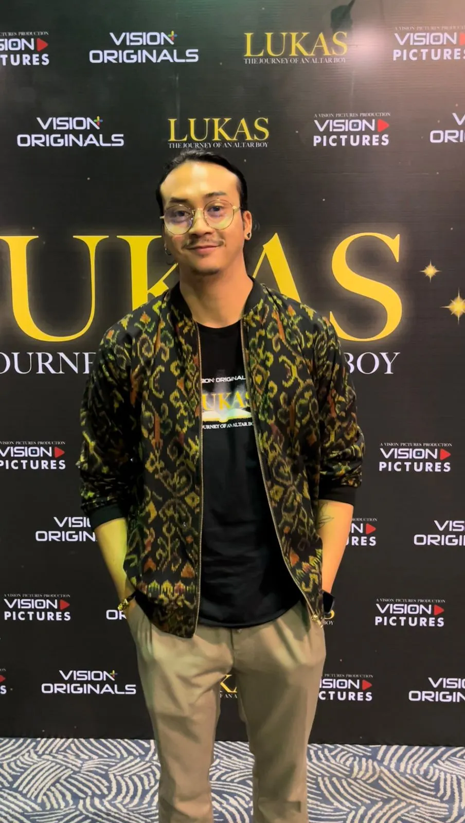 Dimaz Andrean jadi Romo di Lukas: The Journey of an Altar Boy / Credit Foto: Vision+