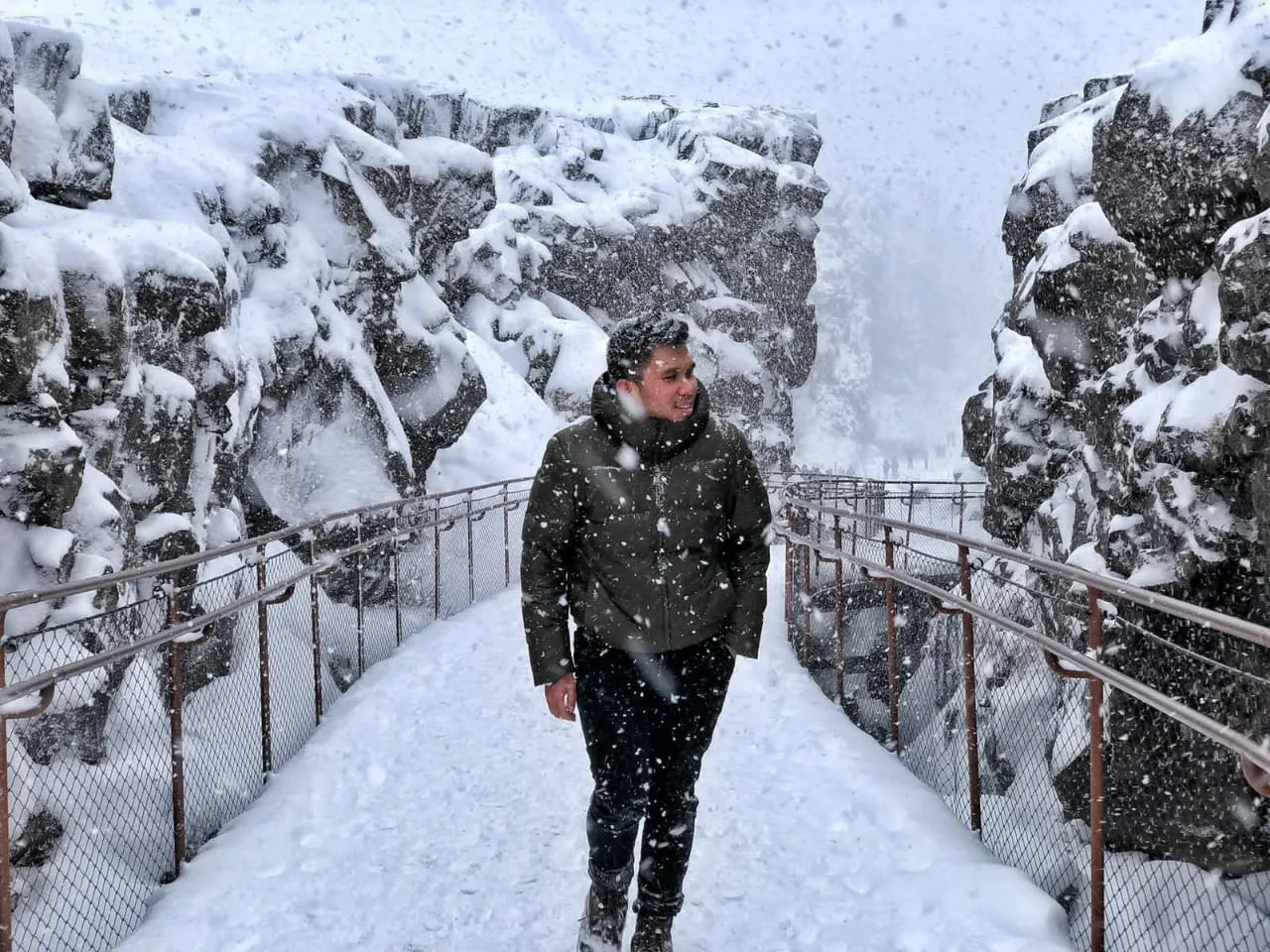 Grandy Soleman Oley, Selebgram & world traveller asal Indonesia Credit: instagram.com/grandyoley