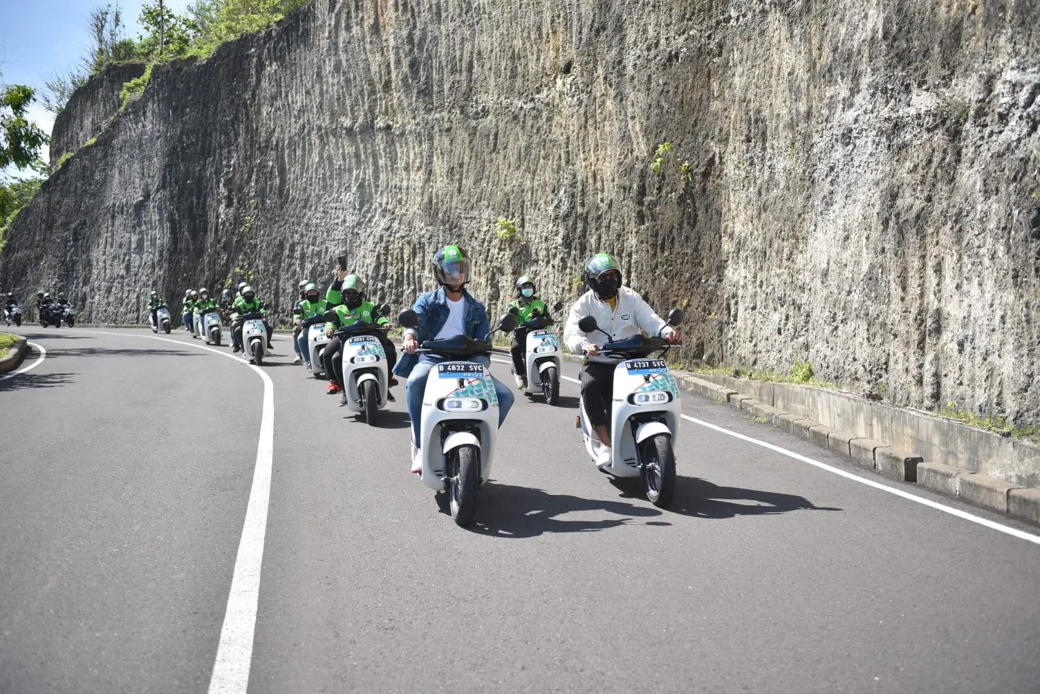 Andre Taulany dan Surya Insomnia Touring Motor Listrik Electrum di Bali / Credit Foto: Dokumentasi Pribadi