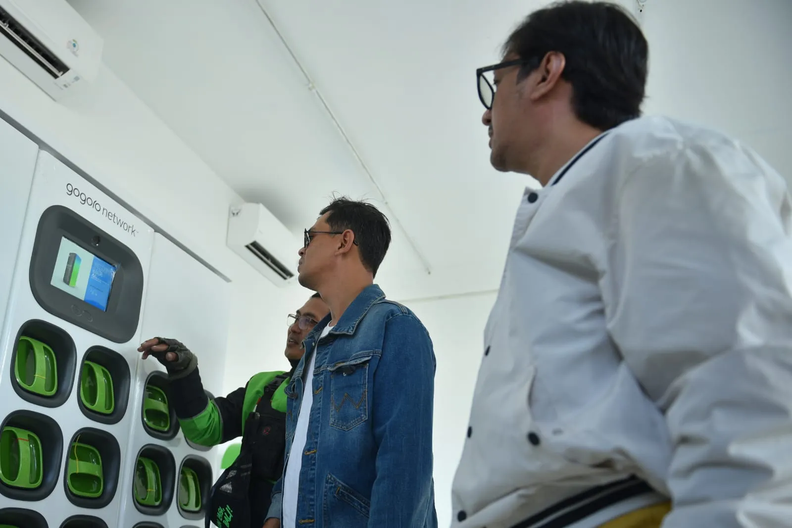 Andre Taulany dan Surya Insomnia Touring Motor Listrik Electrum di Bali / Credit Foto: Dokumentasi Pribadi