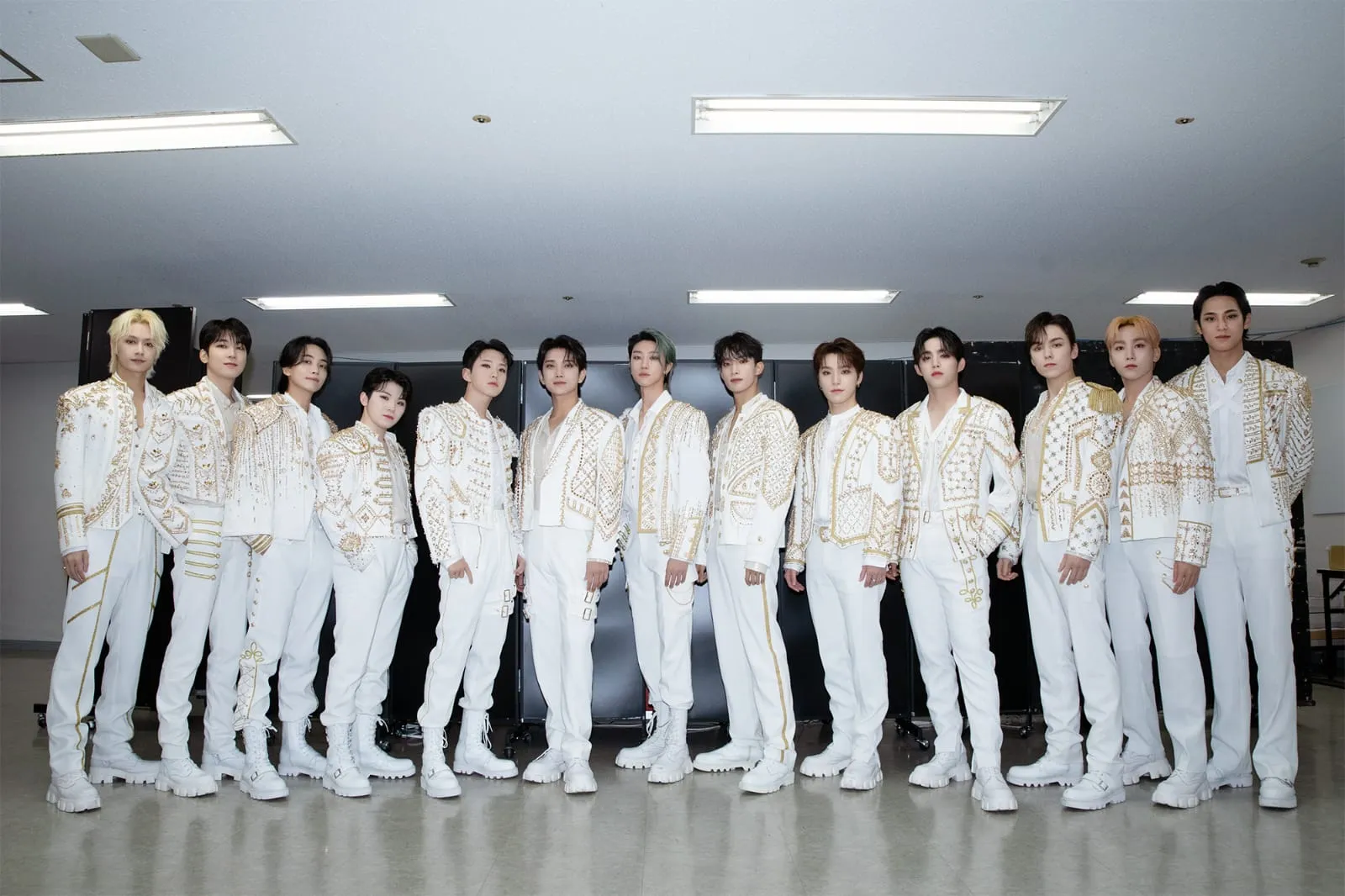 SEVENTEEN (Credit:twitter.com/pledis_17jp)