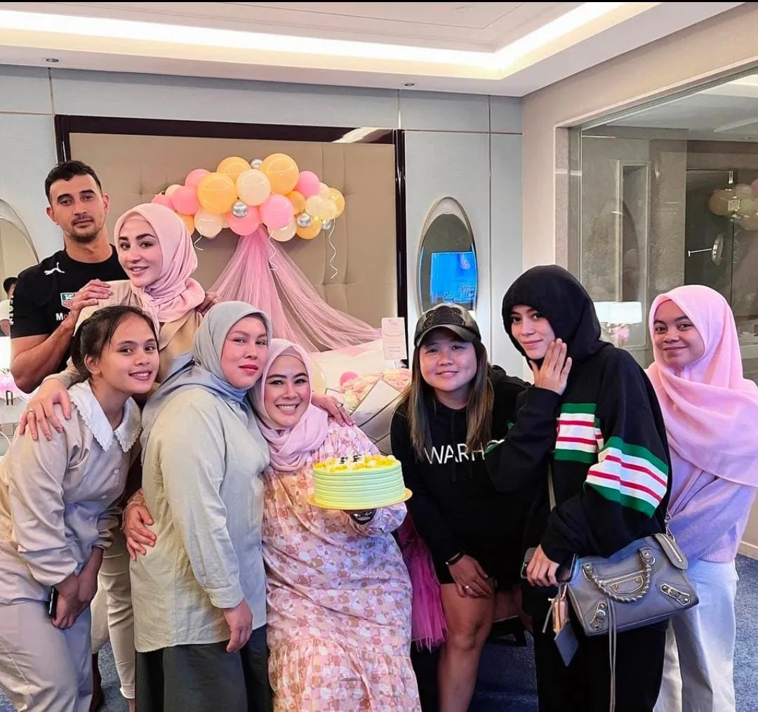 Cuman Pakai Hoodie