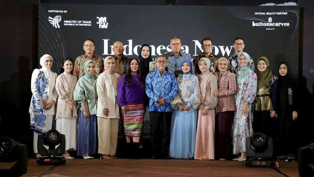 Lenny Hartono dan Desainer lainnya bersama Menteri Perdagangan RI, Zulkifli Hasan / Credit Foto: Dokumentasi Pribadi