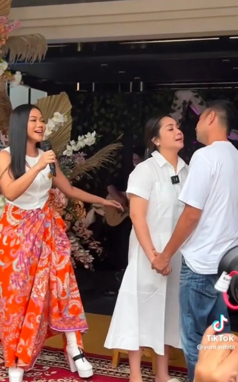 TikTok.com/yura.yunita