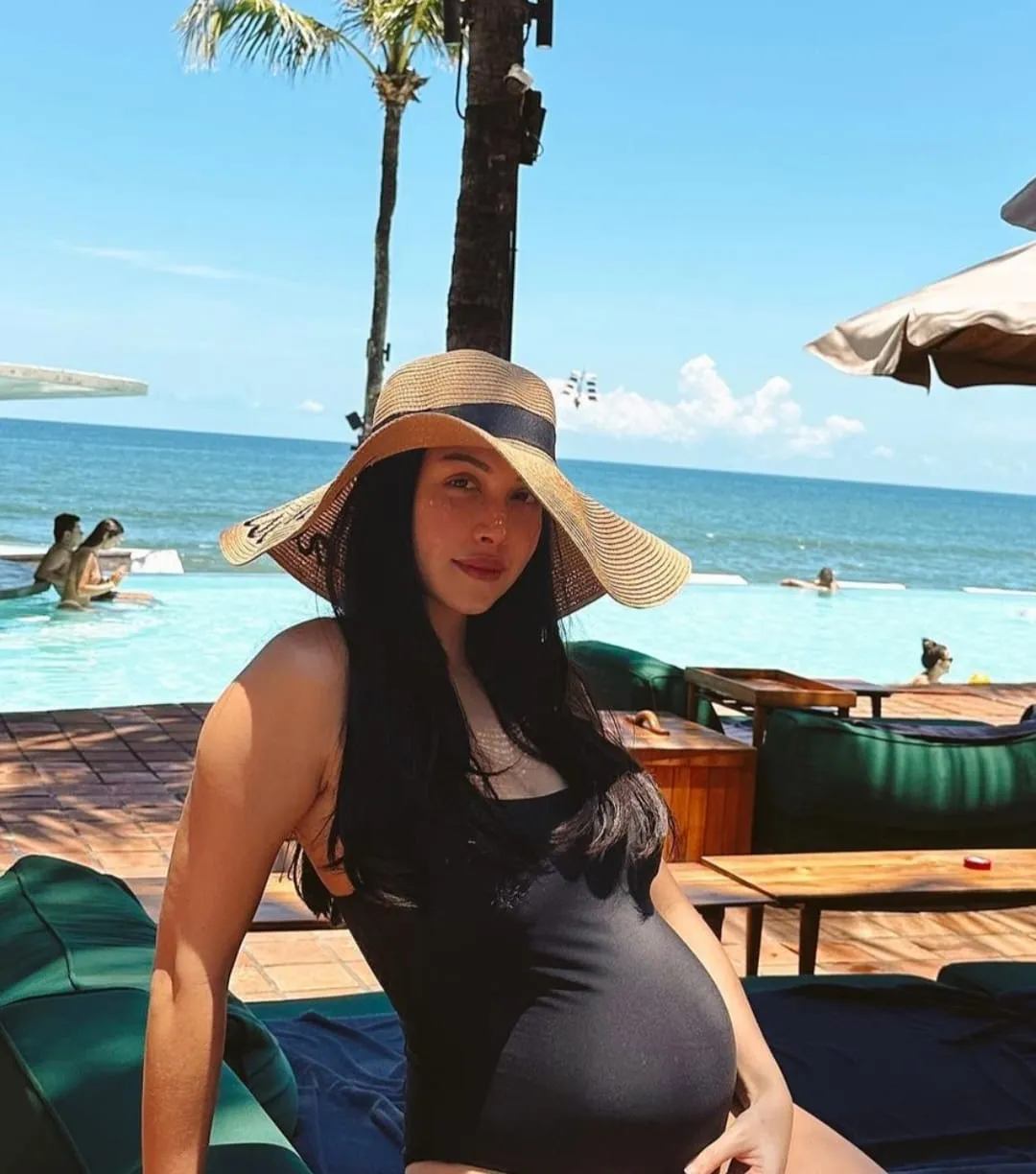 Bantu doa ya KLovers, semoga dimudahkan proses persalinannya. Kira-kira apa ya jenis kelamin baby Estelle?