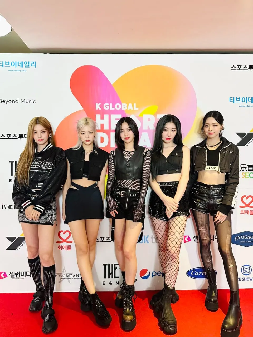 twitter.com/ITZYofficial