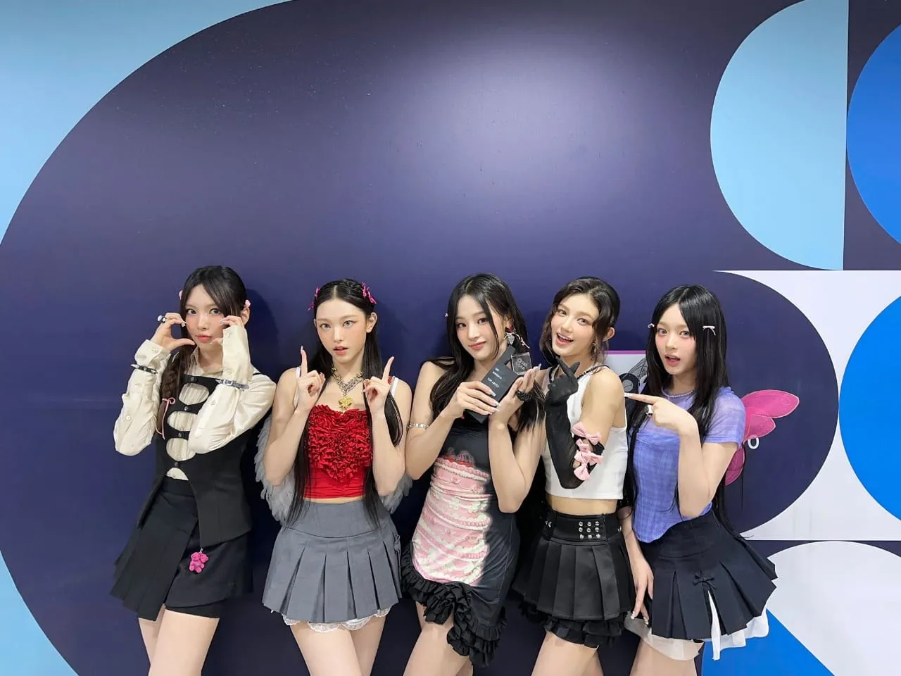 twitter.com/NewJeans_ADOR