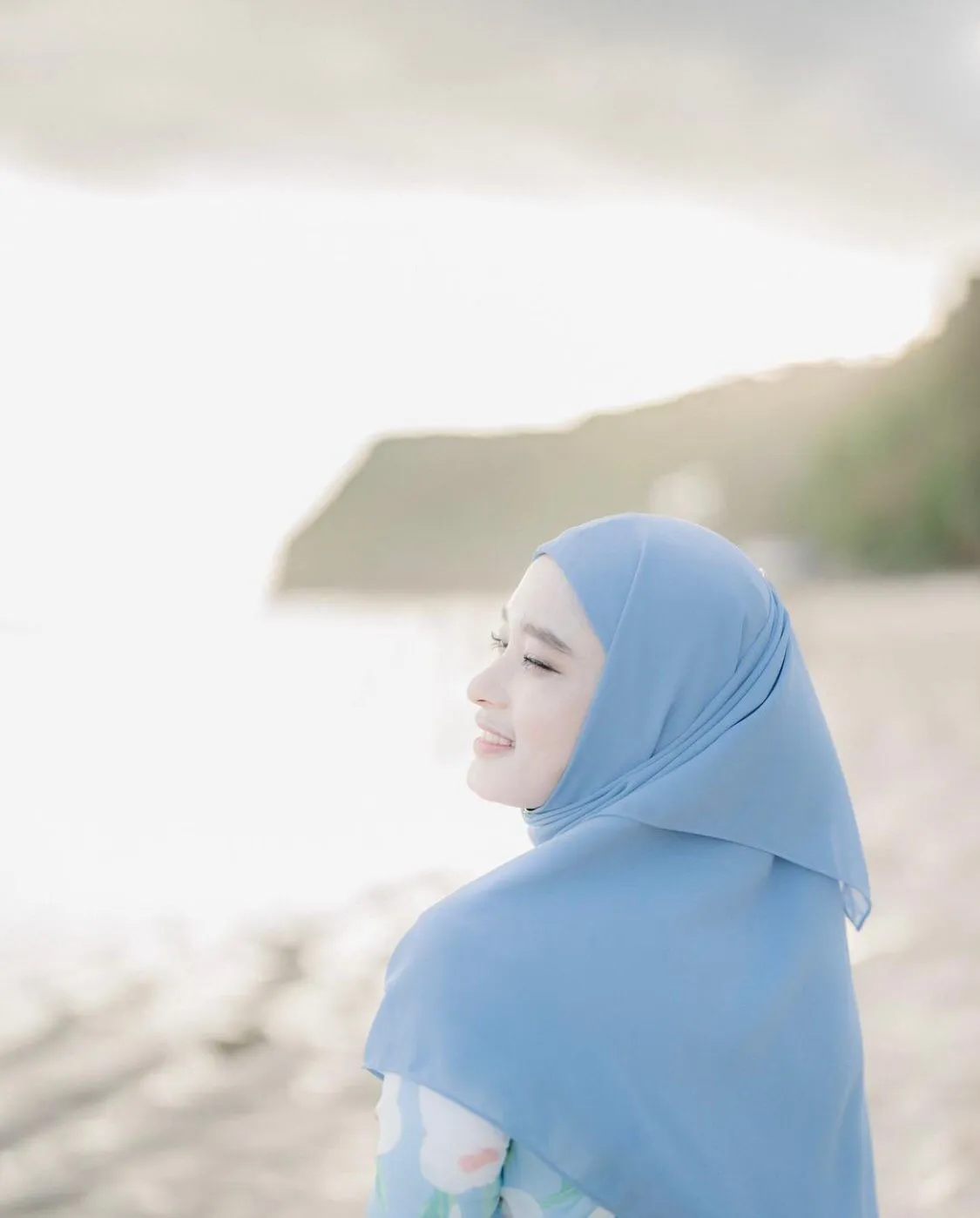 Setelah Bercerai dengan Virgoun, Inara Rusli Tetap Konsisten Pakai Hijab Syari