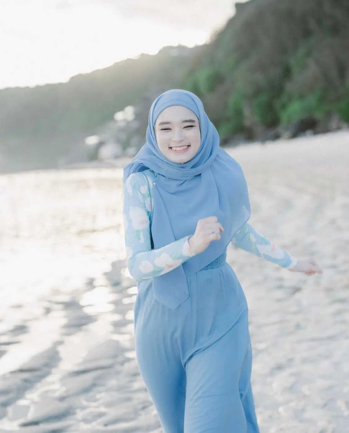 Senyum Inara Rusli Terlihat Tambah Bahagia