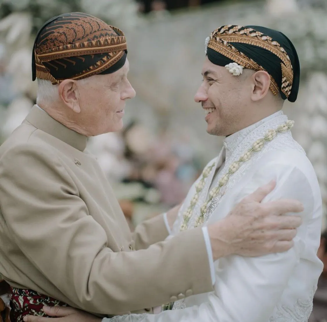 Potret Tiko dan Ayah Ashraf Sinclair (Instagram/@tikoaryawardhana)