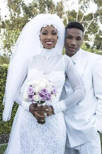 Yaya DaCosta sebagai Whitney Houston @ eonline.com