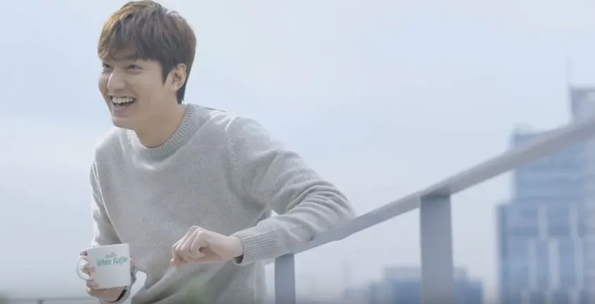 Lee Min Ho bintangi iklan produk Indonesia untuk pertama kalinya. ©Youtube/KopiLuwakID