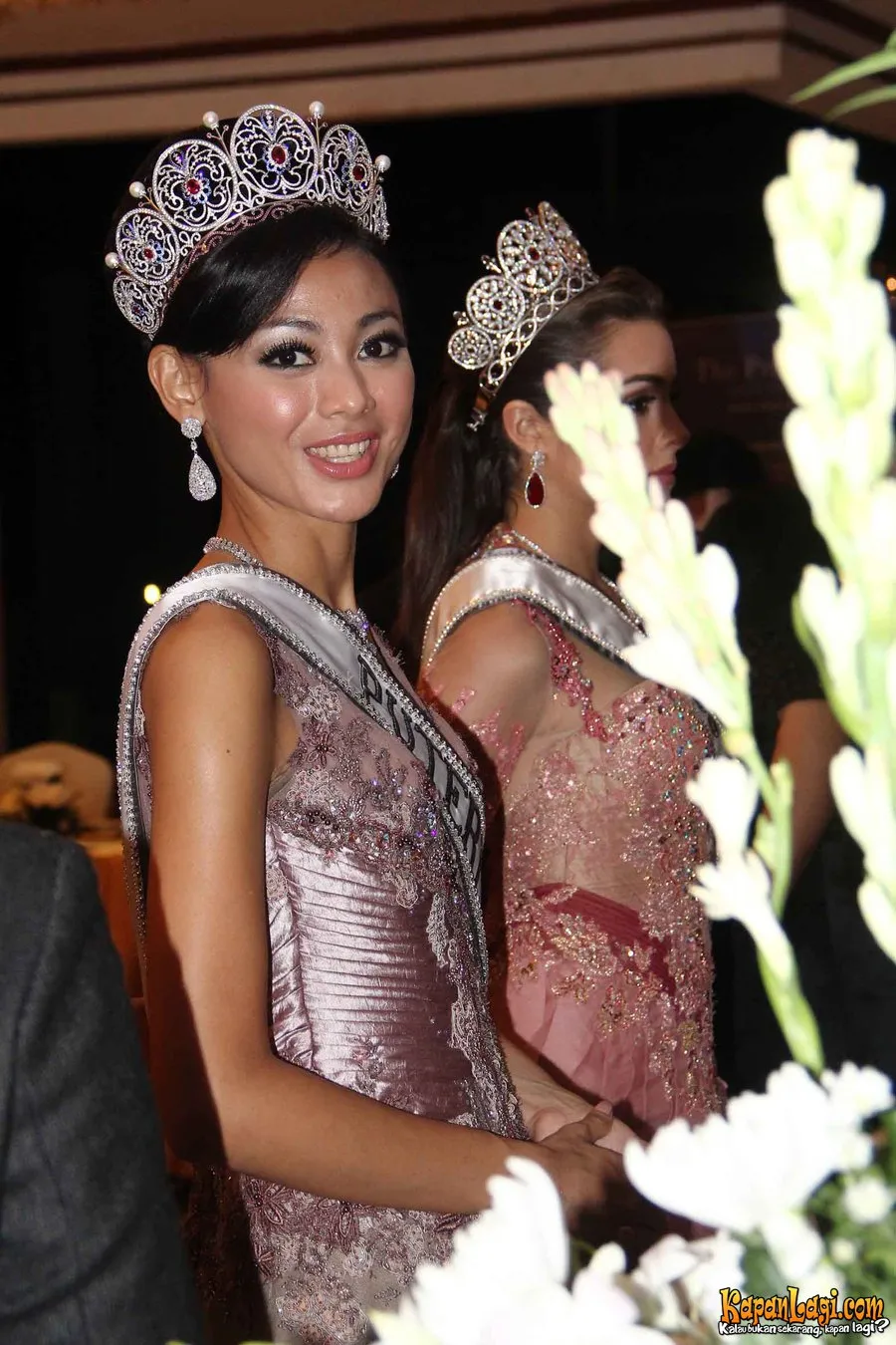 Puteri Indonesia, Whulandary Herman saat ini berada di Rusia untuk berkompetisi di Miss Universe.