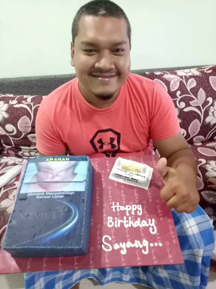 Sang suami hanya bisa tersenyum kecut, kira-kira besoknya dia sadar tidak ya? © Facebook.com/Suami Isteri Bahagia