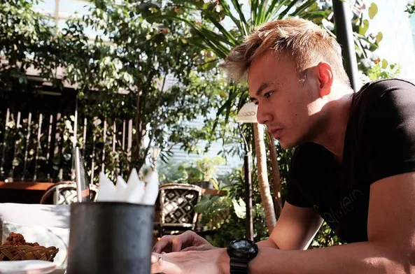 Wijin kini juga berambut blonde seperti Agnes Monica © Instagram.com/saputrawijaya