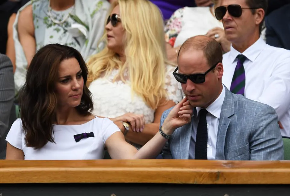 Meski begitu, William tetap ganteng dong! © dailymail.co.uk