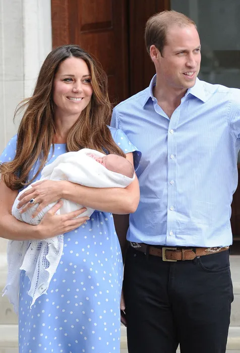 Kate Middleton dan Pangeran William @ fameflynet.com