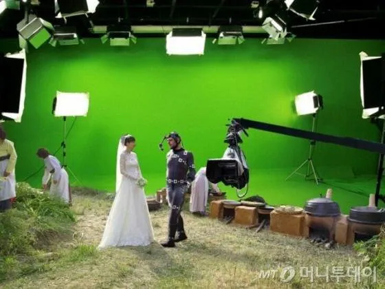 Hoax! Foto Won Bin dan Lee Na Young dibilang hasil photoshop. ©naver.com