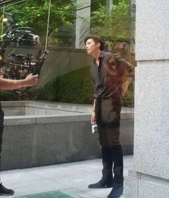 Penampilan Won Bin terbaru © Pop Herald via Nate