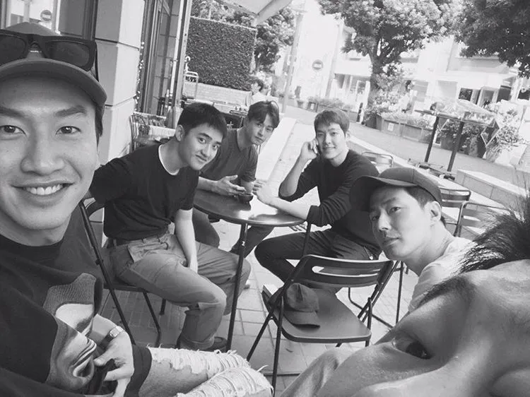 Geng aktor ganteng Lee Kwang Soo, Jo In Sung, Kim Woo Bin, Im Joo Hwan, dan D.O EXO berkumpil bersama. ©Instagram/kimkibangbang