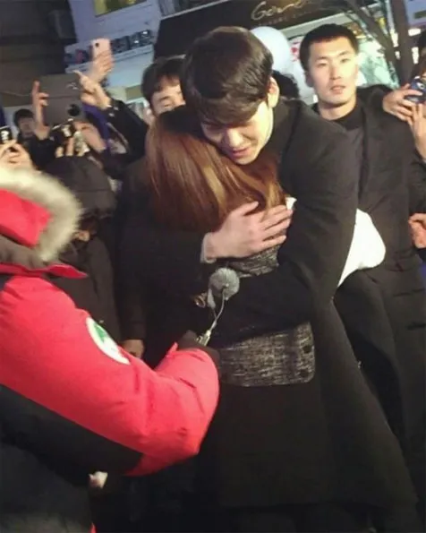 Kim Woo Bin saat berterima kasih pada fans. @koreaboo.com
