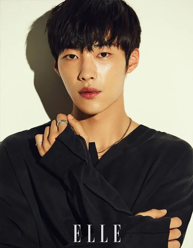 Woo Doo Hwan pintar menciptakan chemistry dengan lawan main © ELLE Korea