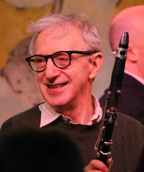 Woody Allen saat tampil bersama band jazz-nya @foto: Splashnews.com