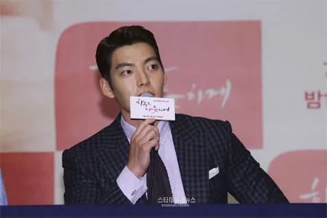 Kim Woo Bin menceritakan dukungan dari pacar Shin Min Ah, dan juga sahabatnya Lee Min Ho. ©soompi.com