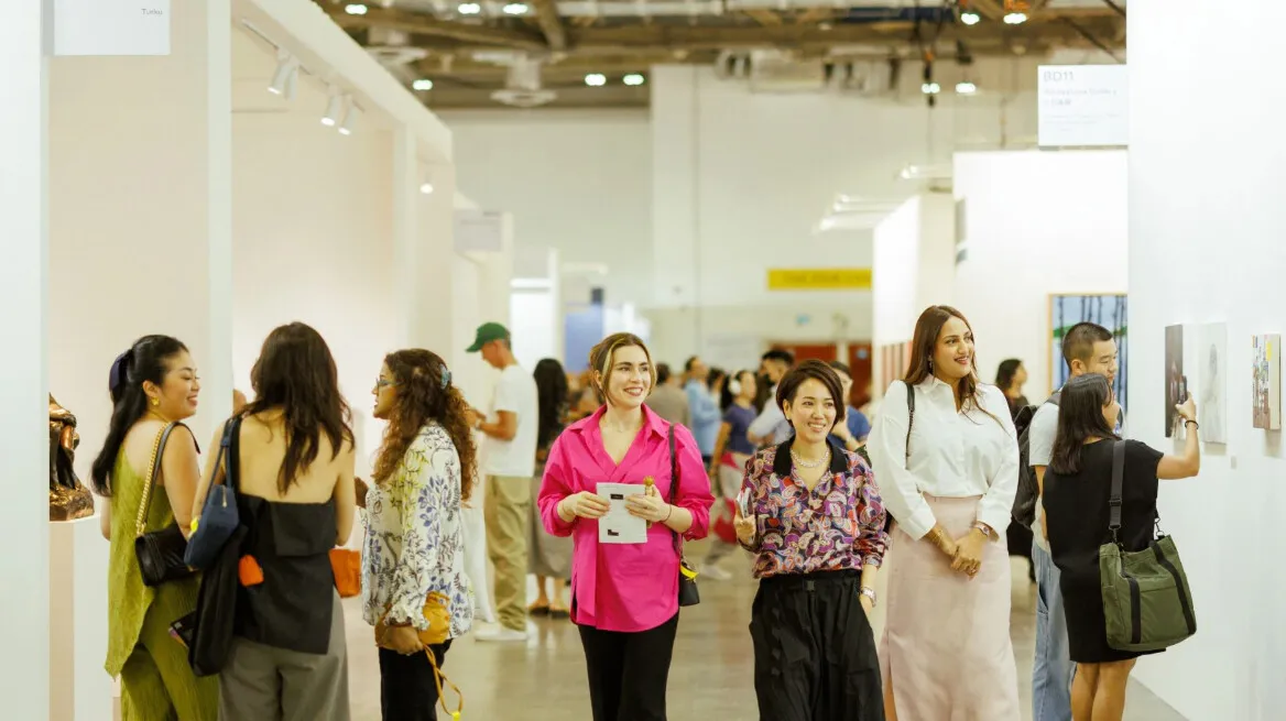 Art activation involving visitors. (source: marinabaysands)