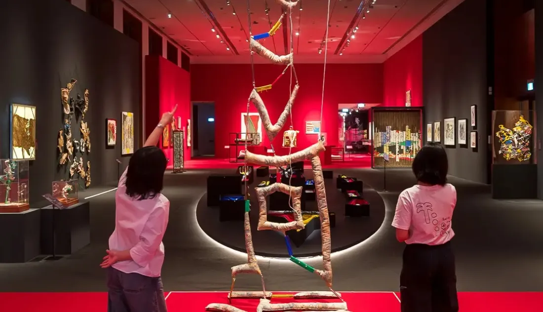 Temukan spot dan pose foto terbaikmu dalam galeri. (Sumber: National Gallery Singapore)