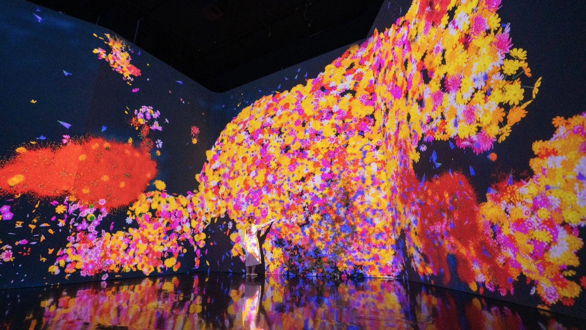 Animals of Flowers, Symbiotic Lives - A Whole Year per Year. (sumber: marinabaysands)