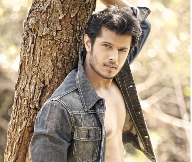 Gantengnya Neil Bhatt, pemeran Laksmana di 'Ramayana'. @dnaindia