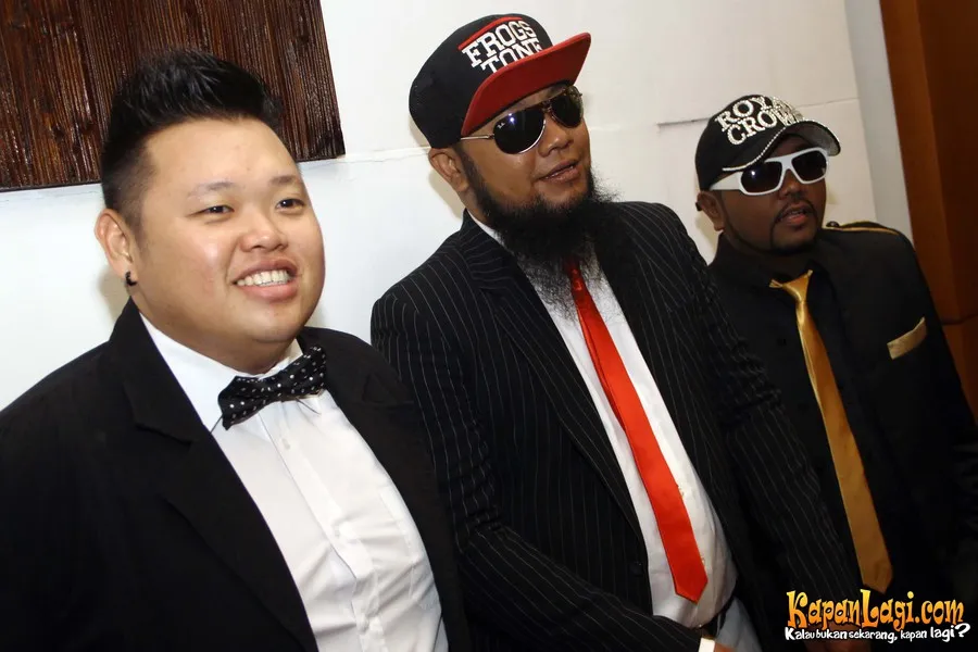 Bersama The Law dan Big Heldy, Reza membentuk trio bernama WoW