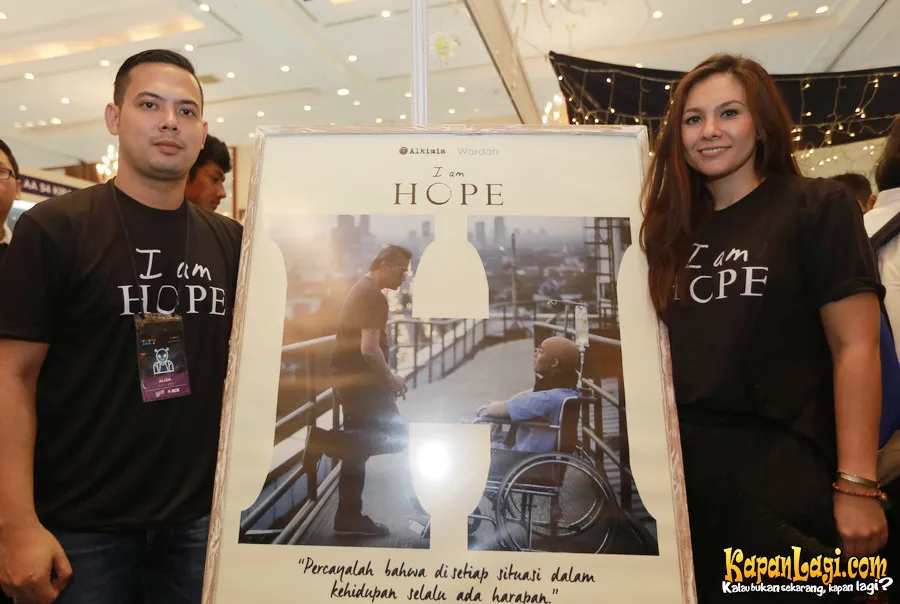 Kerja bareng, Wulan dan Adilla tetap jaga profesionalisme/©Kapanlagi.com®/Budy Santoso