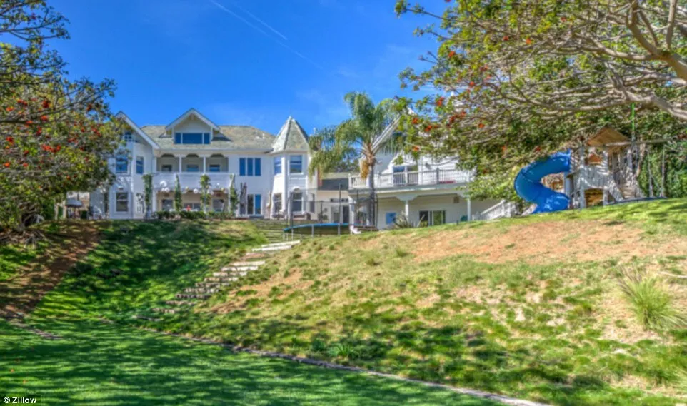 Inilah penampakan rumah mewah Chris yang dijual © Zillow