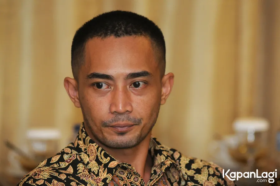 Yama Carlos terpaksa memakai jasa pengacara karena sang istri sulit ditemui © KapanLagi.com®/Muhammad Akrom Sukarya