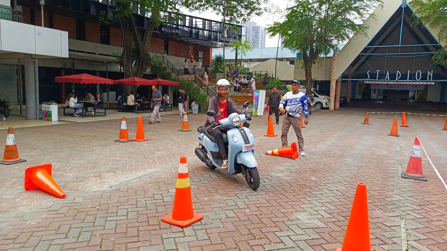 Test Drive Yamaha Fazzio Hybrid di Kapanlagi Pensi 2025.